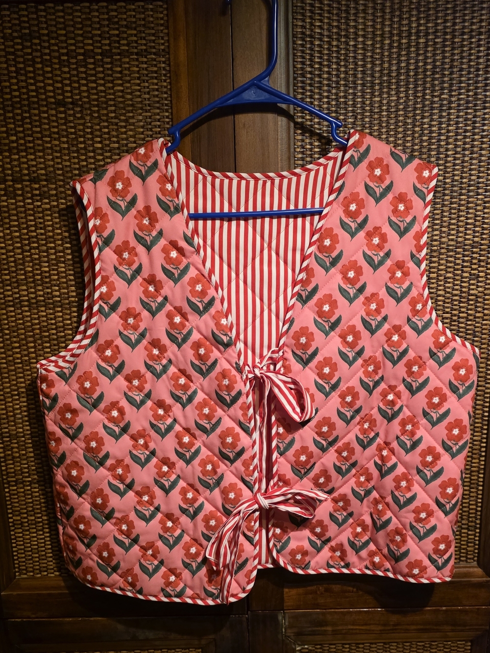 Boutique NWPT Floral Quilted Pink Tie-Front Women's Vest Large 22 Ptp